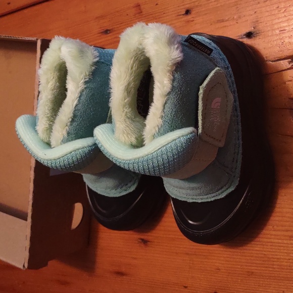 New The North Face toddler alpenglow II wasabi/ patrina green snow boot sz 8 - Picture 3 of 8